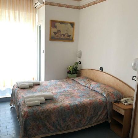 Hotel Augustus 가테오 아 마레 외부 사진