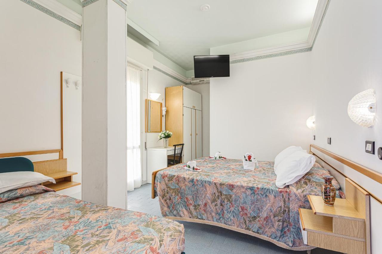 Hotel Augustus 가테오 아 마레 외부 사진