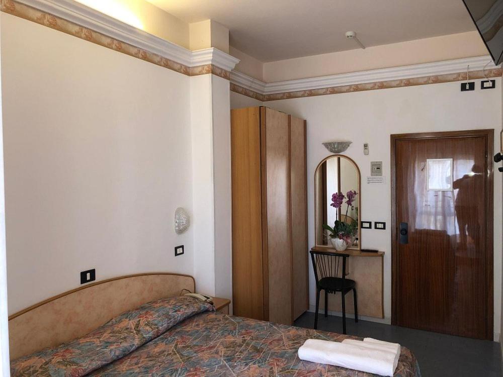 Hotel Augustus 가테오 아 마레 외부 사진