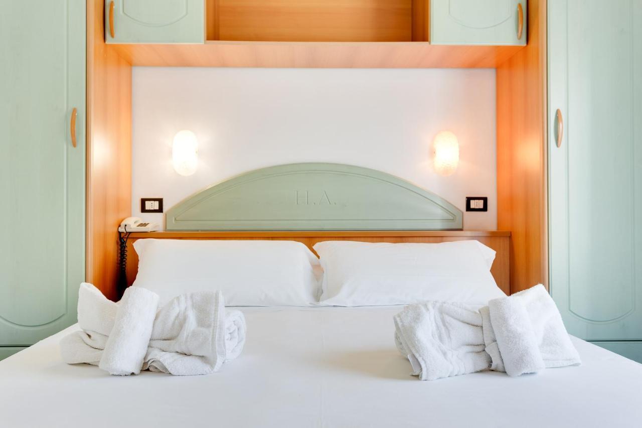 Hotel Augustus 가테오 아 마레 외부 사진