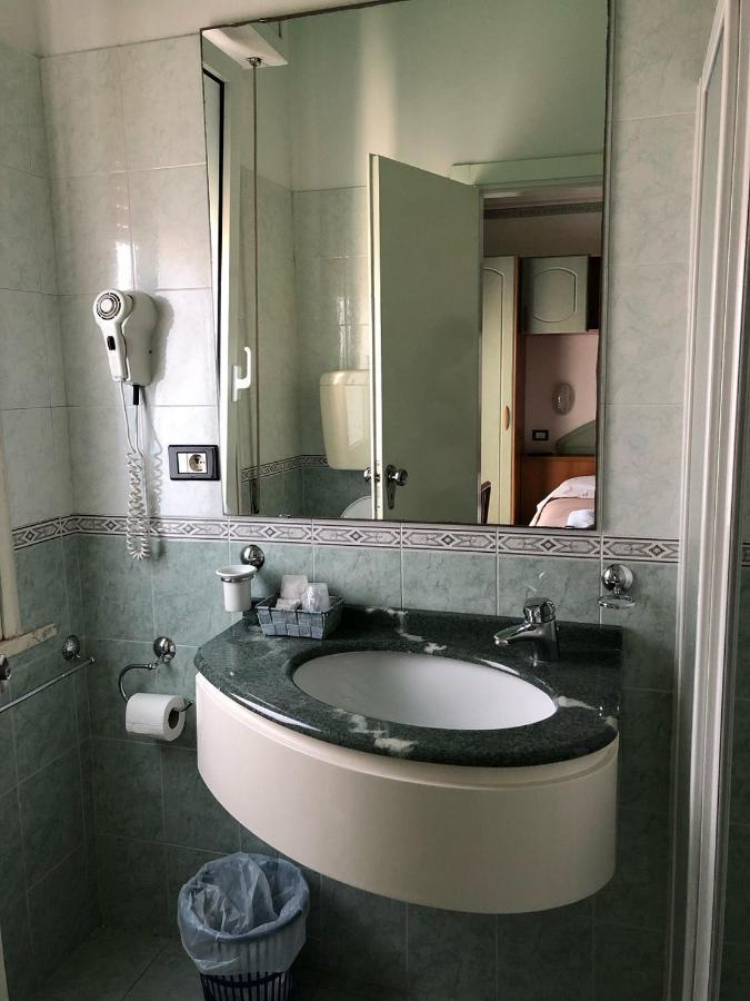 Hotel Augustus 가테오 아 마레 외부 사진