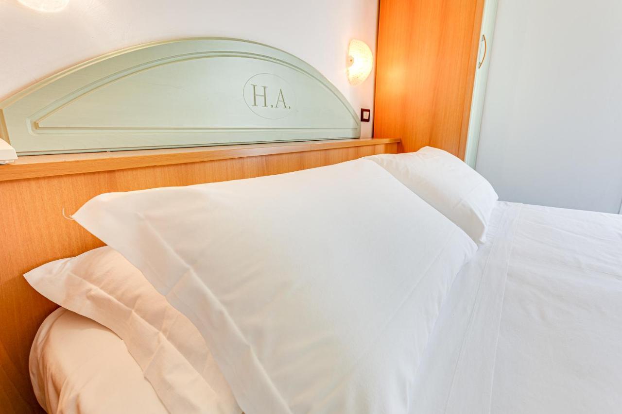 Hotel Augustus 가테오 아 마레 외부 사진