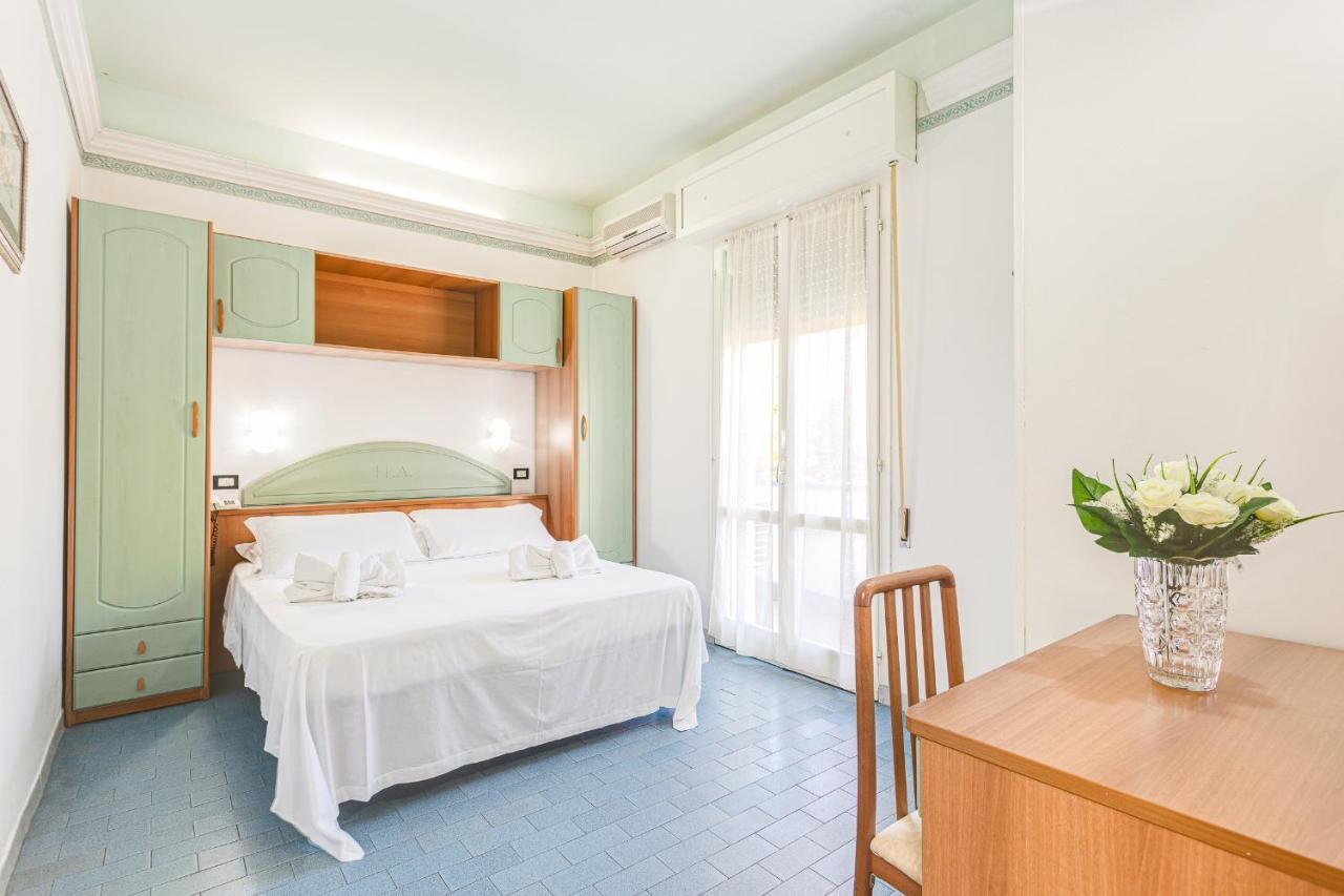 Hotel Augustus 가테오 아 마레 외부 사진