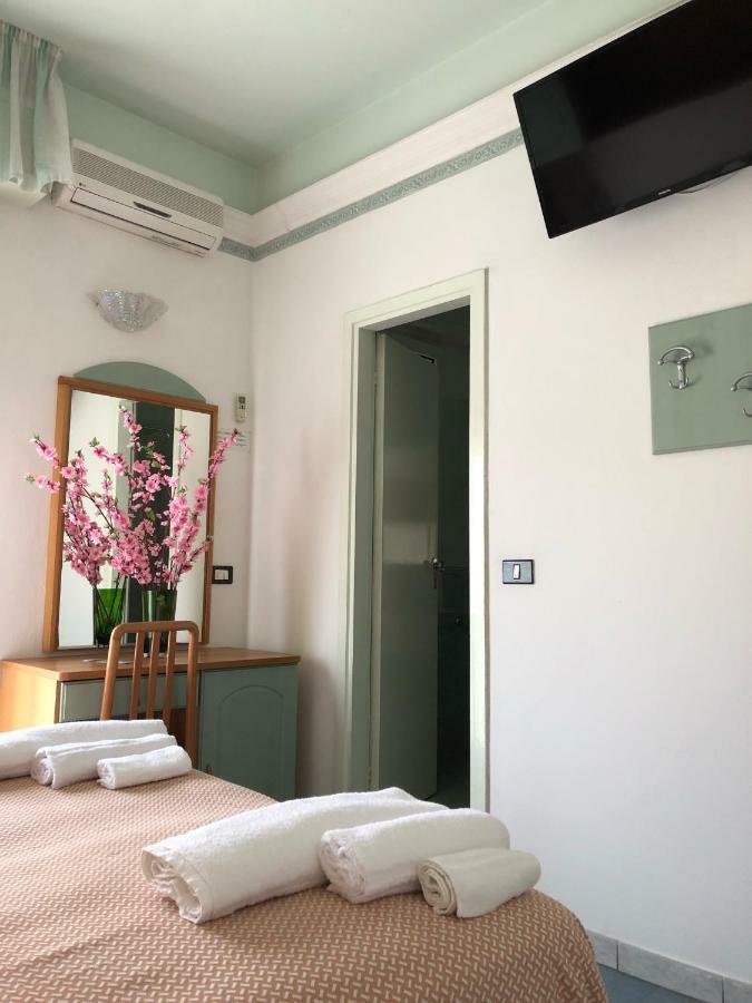 Hotel Augustus 가테오 아 마레 외부 사진