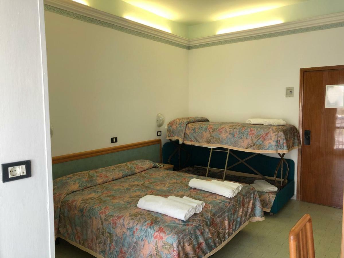 Hotel Augustus 가테오 아 마레 외부 사진